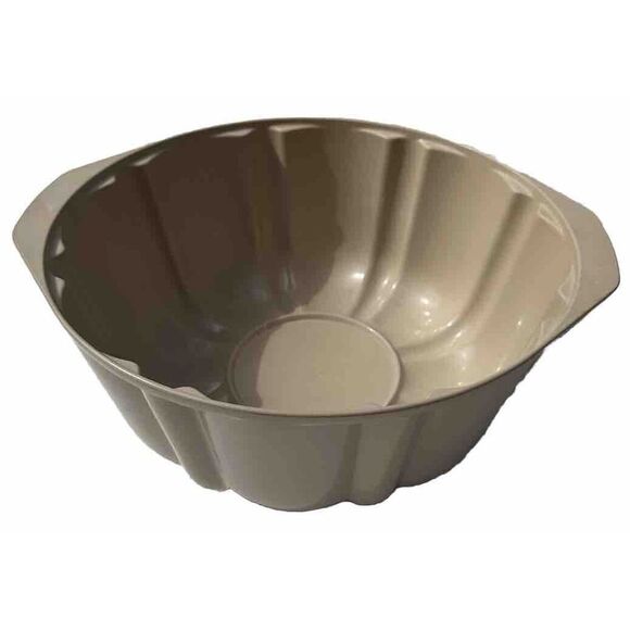 Other - Vintage Anchor Ovenware 3 1/2‎ qt. Fluted Cake Pan MicroWare Microwave & Oven